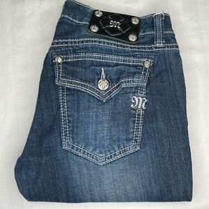 Miss Me - Women's Bermuda Shorts
Style # JY4481M7
Size 28